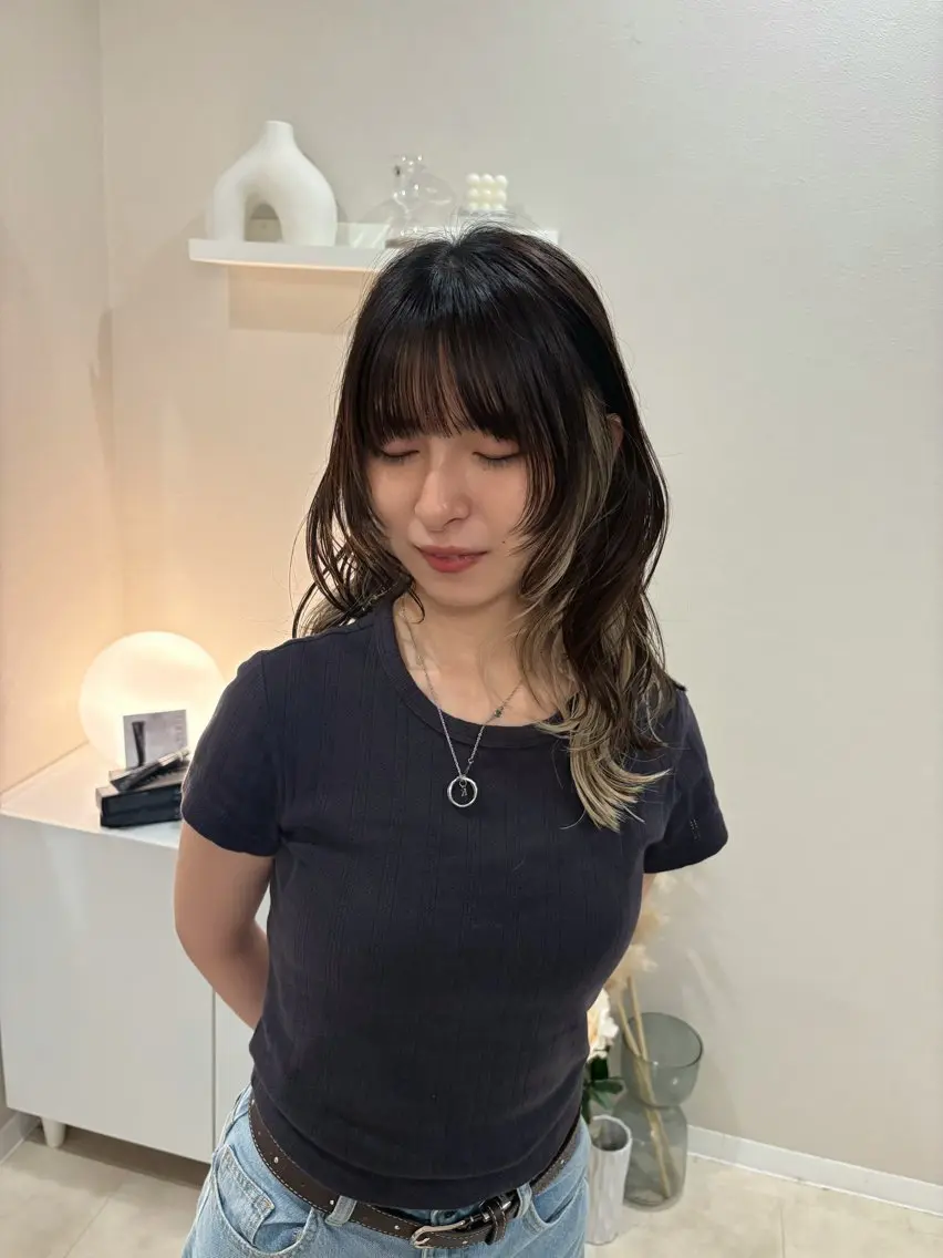 セミロング カラー ヘアアレンジ インナーカラー デザインカット レイヤーカット カット トリートメント レイヤー/似合わせ YUIのヘアスタイル