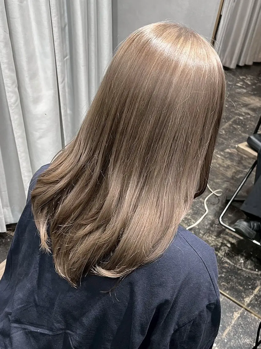 セミロング カラー ベージュカラー ミルクティーベージュ ヘアカラー トリートメント 透明感カラー/パーマ 🌀アオノのヘアスタイル