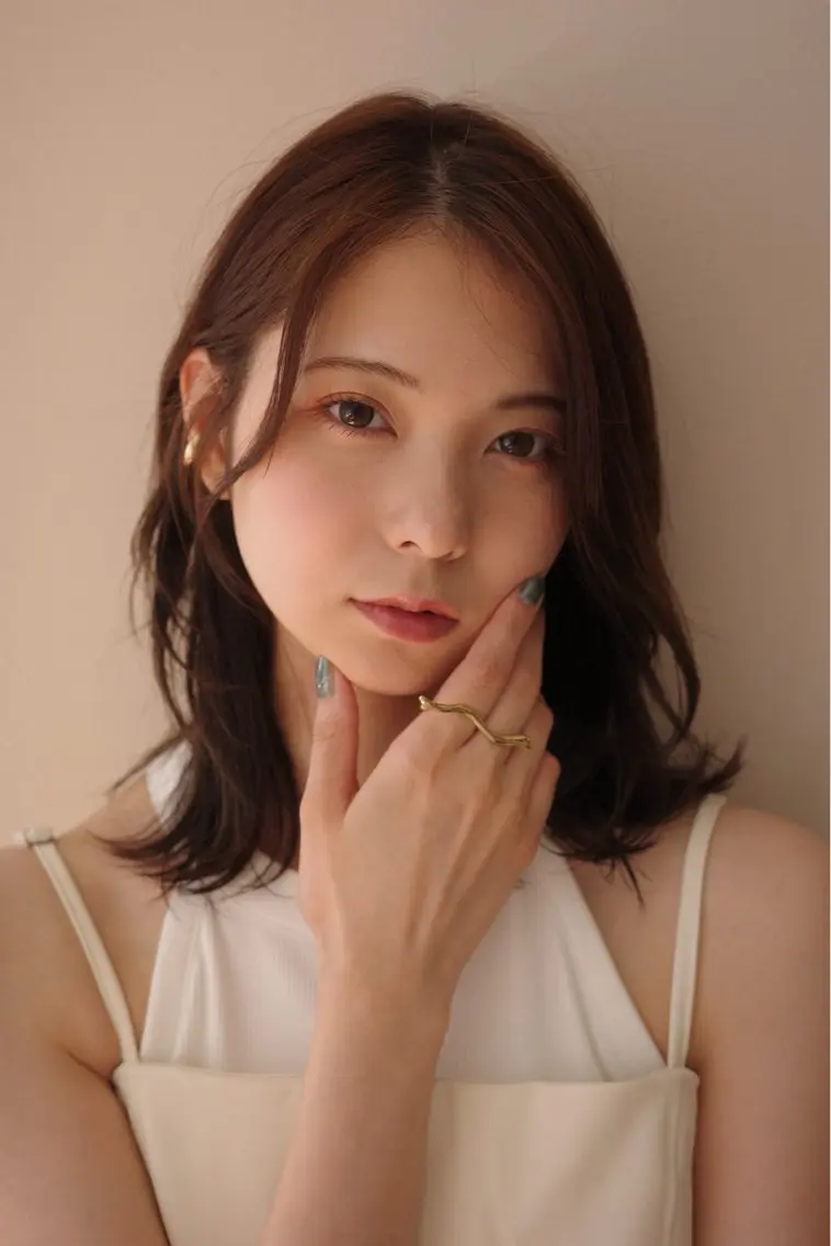 ミディアム 顔周りカット momo 札幌美容師のヘアスタイル