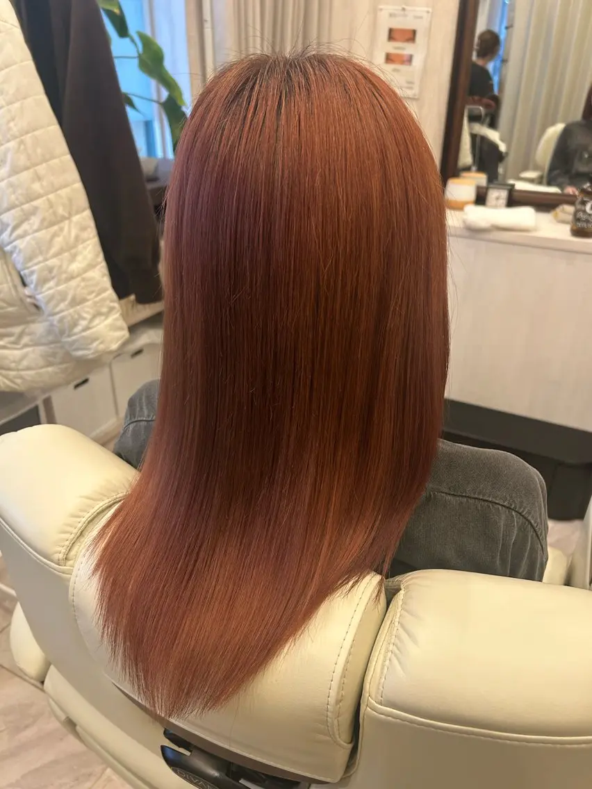 ミディアム カラー ブリーチ オレンジ レッドカラー レイヤーカット ヘアカラー トリートメント Infinity -Miko-【艶】のヘアスタイル