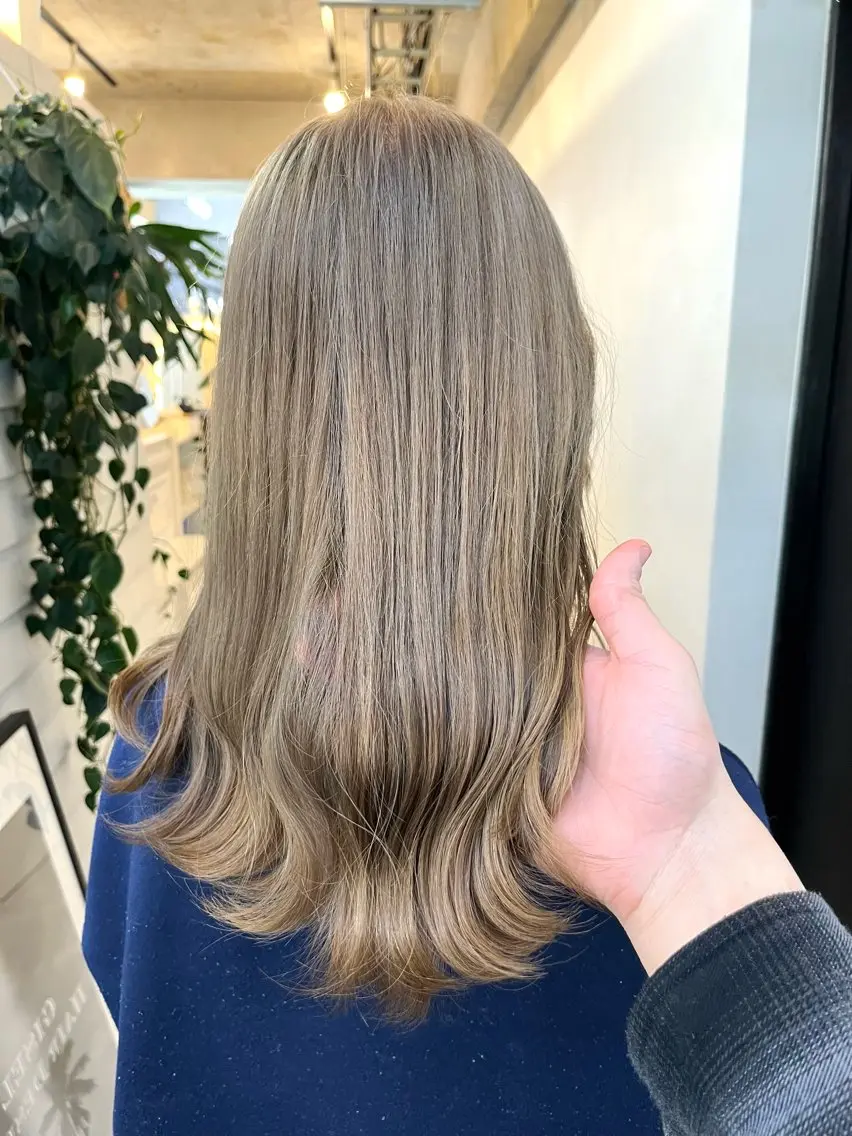 ミディアム カラー ベージュカラー ミルクティーベージュ ヘアカラー ブリーチ有無Wカラー メンズパーマ大成のヘアスタイル