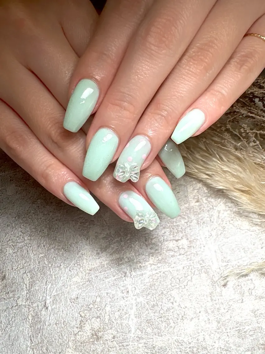 ネイル ジェルネイル グリーン 持ち込み ニュアンスネイル オフィスネイル ハンドネイル Pooky nailsのネイルデザイン