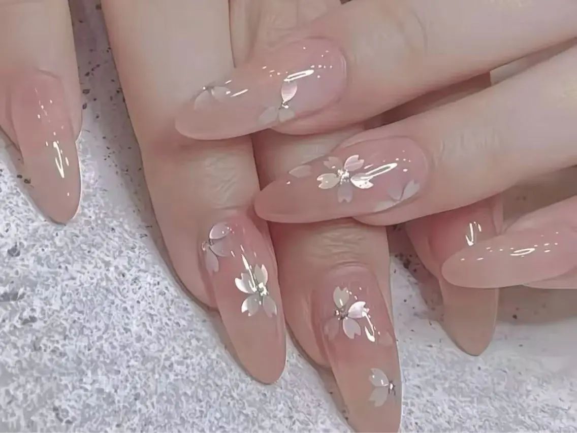 《チップスカルプ》春限定 花びらネイル 【Lサイズ】 ¥11990の写真