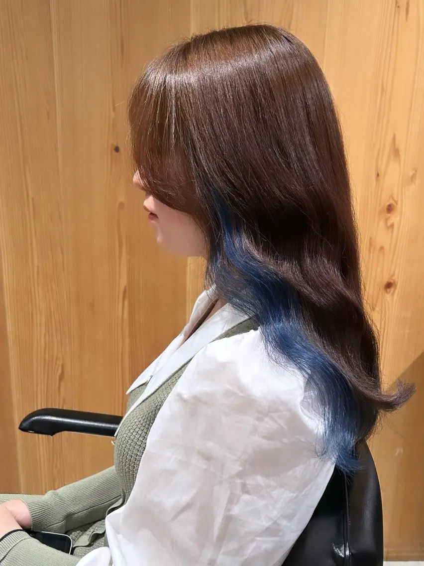 ロング カラー ブリーチ ブルーカラー インナーカラー カット ヘアカラー トリートメント ヘッドスパ スキバサミを使わない カット🌼唯🌼のヘアスタイル