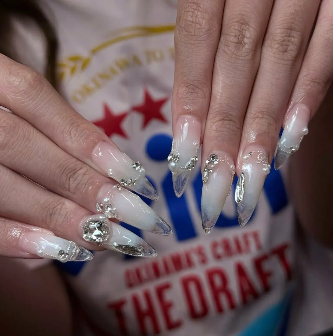 ネイル クリアネイル シルバー ホワイト Iconic Nailのネイルデザイン