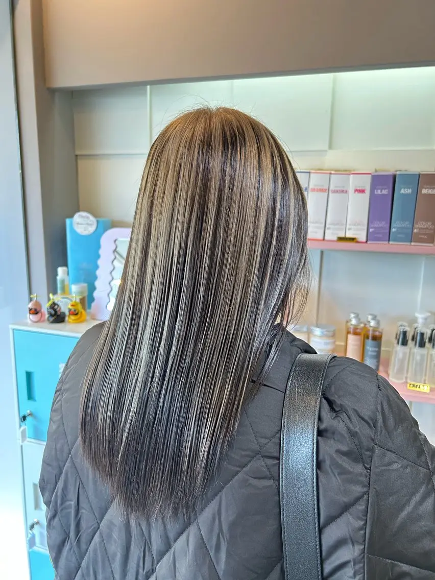 ロング カラー ベージュカラー 黒髪 ブリーチ garden HAIR 優月のヘアスタイル