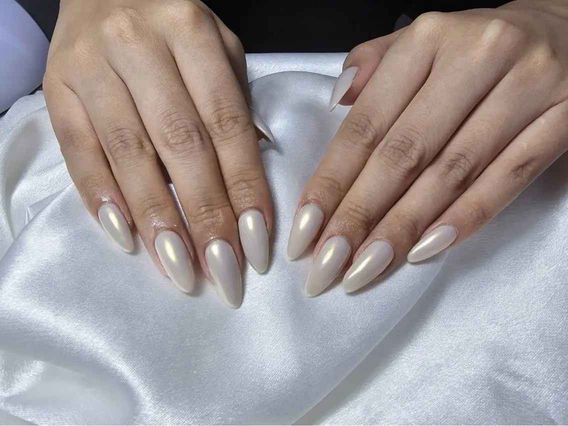 ネイル オーロラネイル フットネイル フレンチネイル ジェルネイル マグネットネイル ハンドネイル mogunail &blowのネイルデザイン