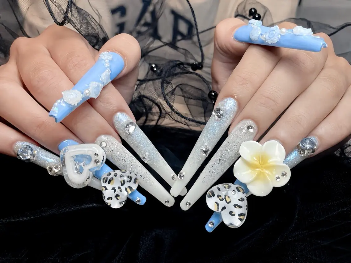 ネイル アートネイル チークネイル ジェルネイル ロングネイル マグネットネイル ハンドネイル Rin Nail 新大久保店のネイルデザイン