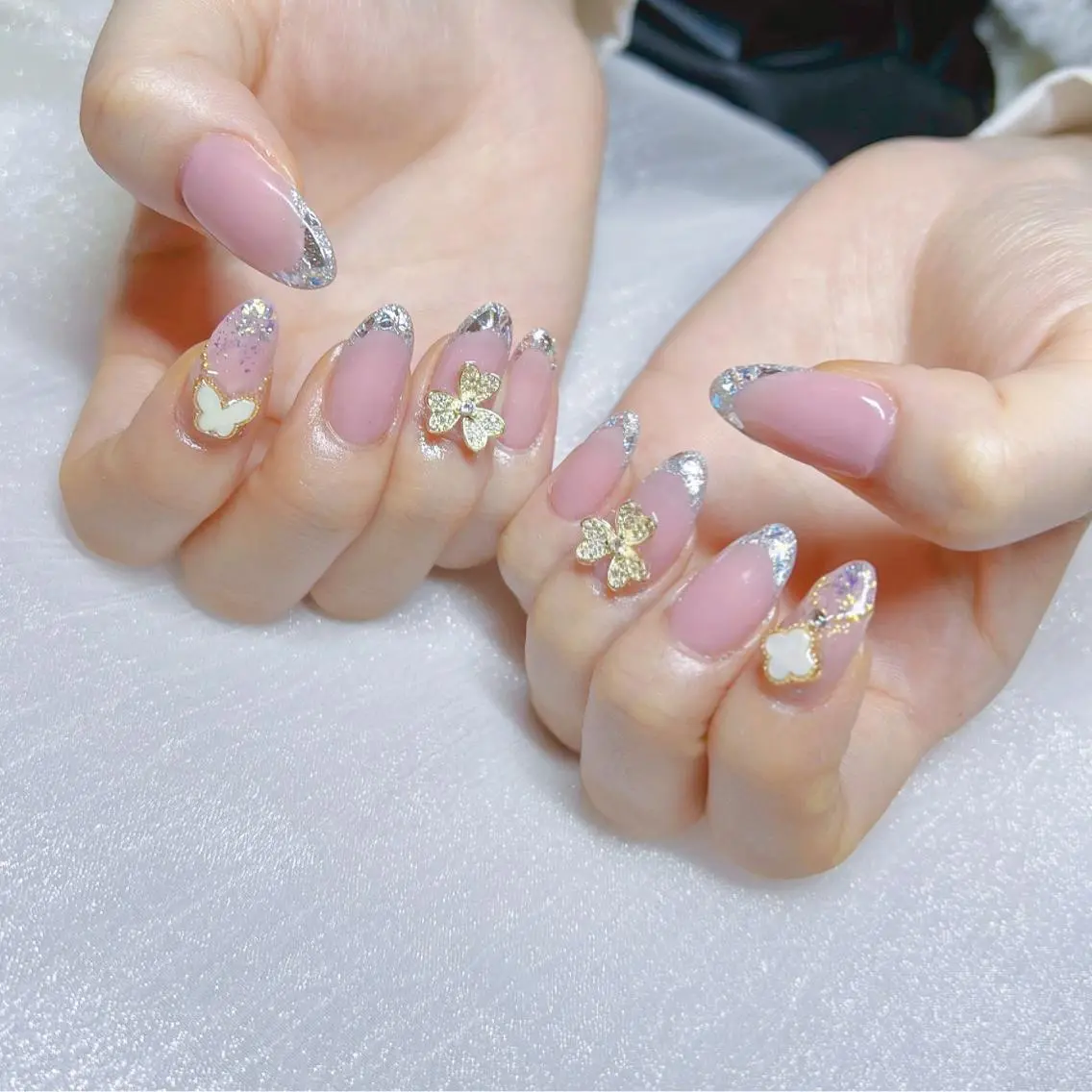 ネイル オーロラネイル フットネイル フレンチネイル ジェルネイル ガラスフレンチ ハンドネイル ハンドケア 【ENサロン】 Rei🎀Nailのネイルデザイン