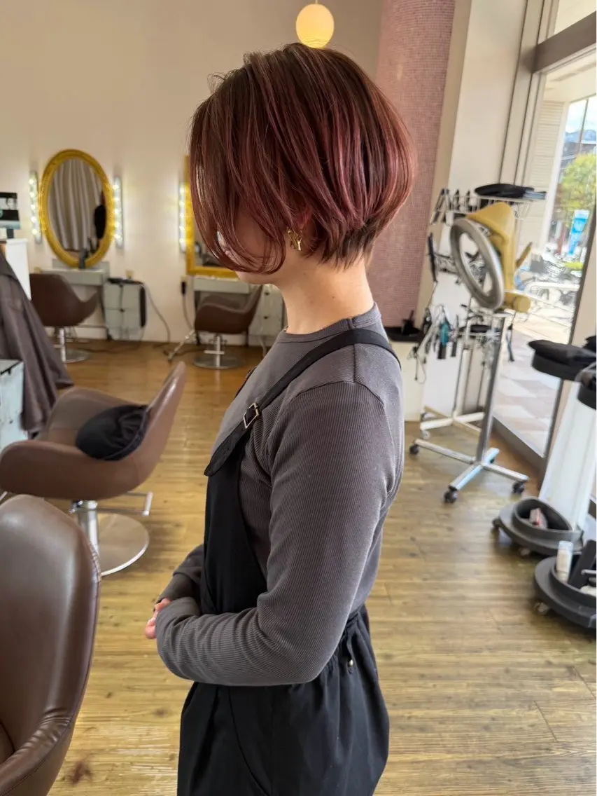 ショート カラー 満岡 聖奈のヘアスタイル