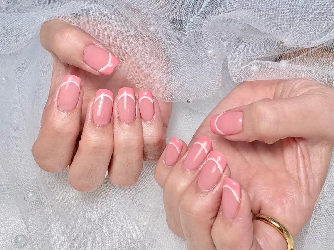 ネイル ダブルフレンチ フットネイル フレンチネイル ジェルネイル キラキラネイル ハンドネイル ハンドケア ♡Bivi♡自爪に 優しいネイルサロンのネイルデザイン