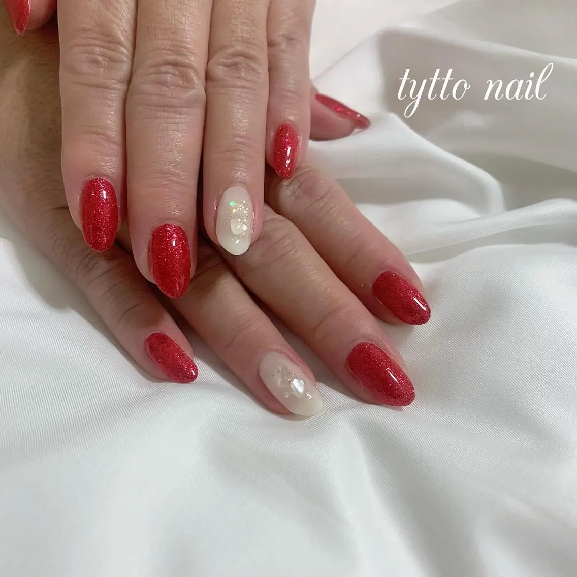 ネイル ラメ(グリッター) ワンカラーネイル 赤色 シンプルネイル 冬ネイル ハンドネイル tytto nail ❤︎‪‪eri‪‪のネイルデザイン