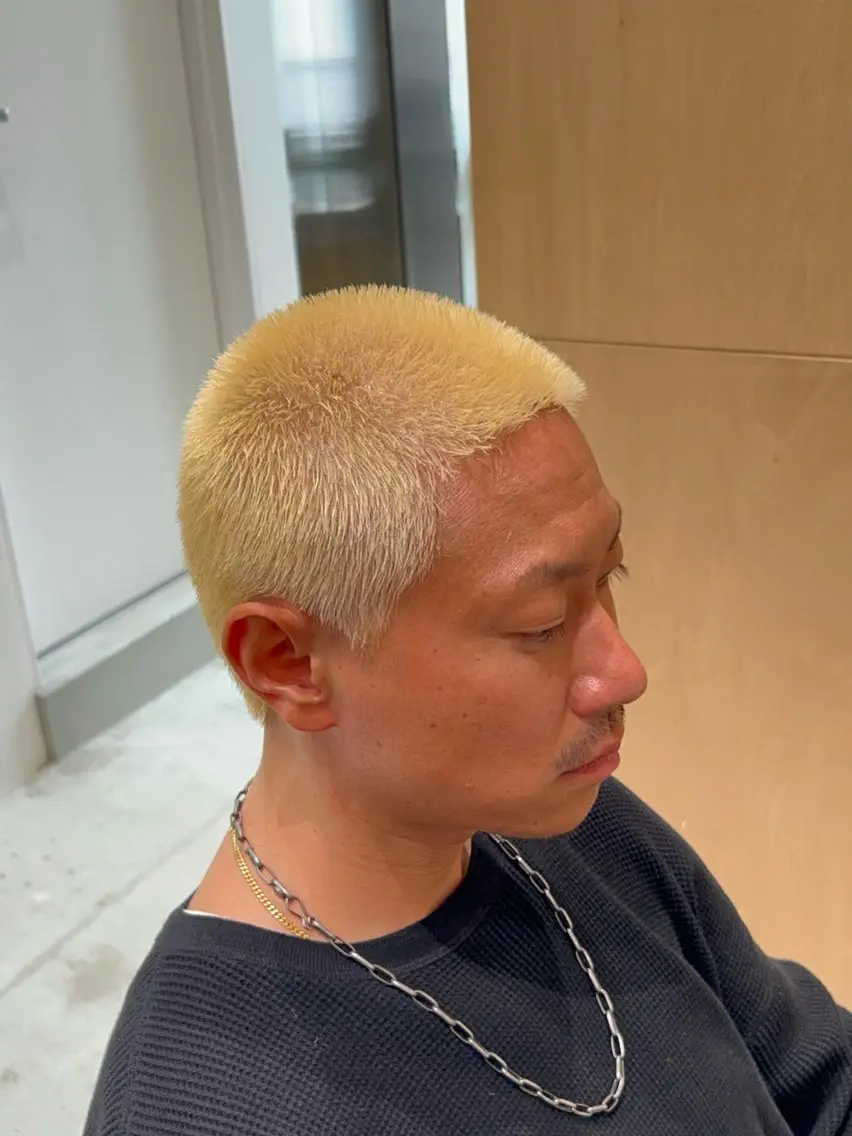 カラー メンズ フェードカット メンズパーマ 抜きっぱなしブロンド カット ヘアカラー 🐲ツイスパ🐲 フェード/龍のヘアスタイル