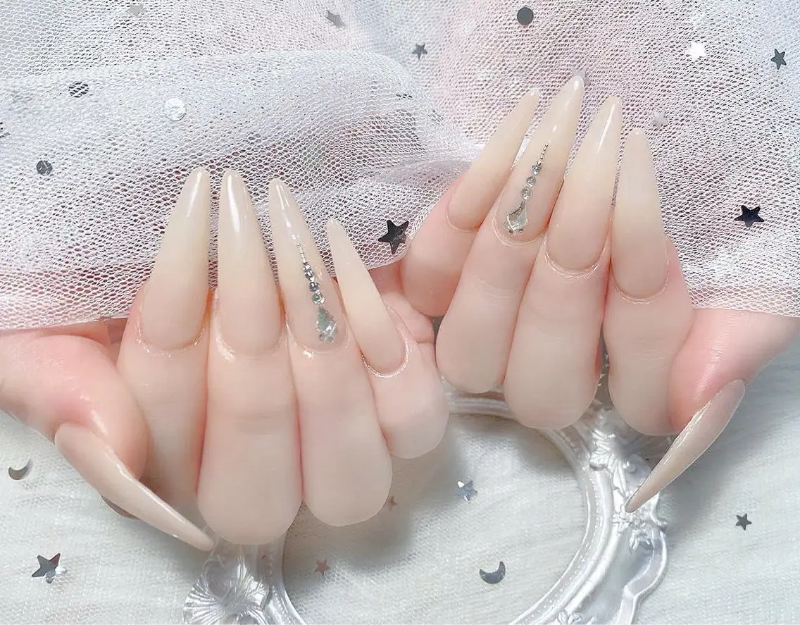 ネイル チークネイル ドット 長さ出し フットネイル フレンチネイル ハンドネイル Hana Nail Salonのネイルデザイン
