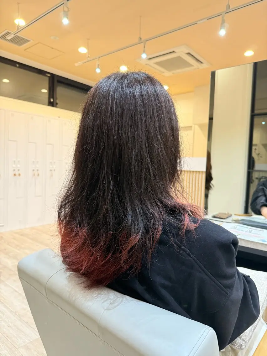 セミロング カラー パーマ ヘアカラー クロギ リョウのヘアスタイル