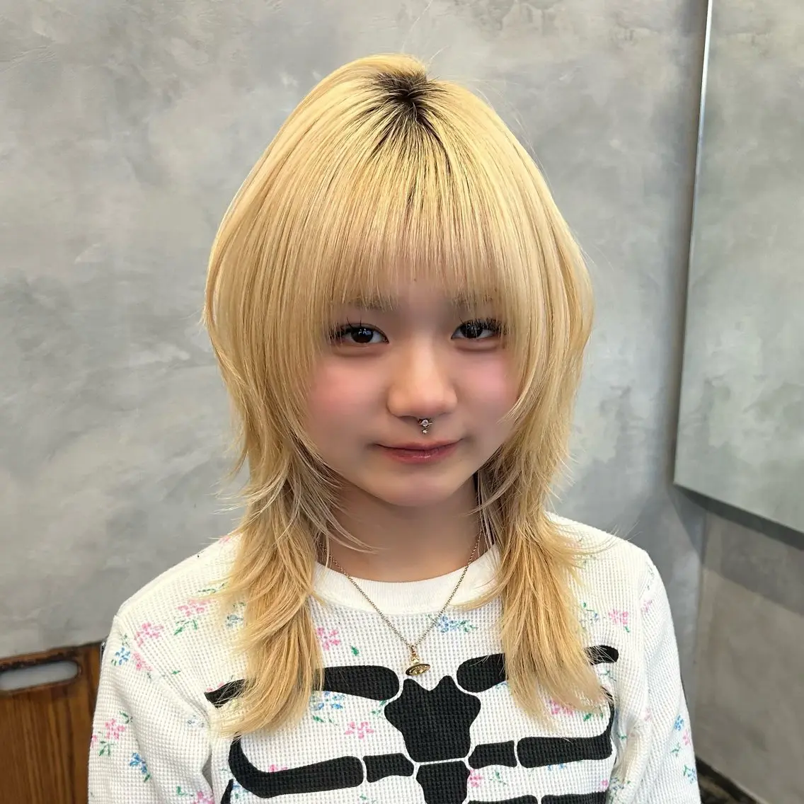 ミディアム カット 松川ヒナ|韓国レイヤ /耳つぼジュエリーのヘアスタイル