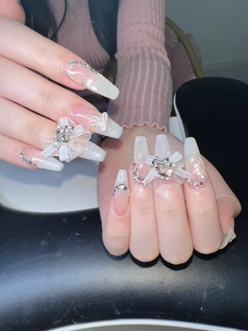 ネイル オーロラネイル チークネイル 長さ出し フットネイル フレンチネイル Lee Nails チップ長さだし専門店のネイルデザイン