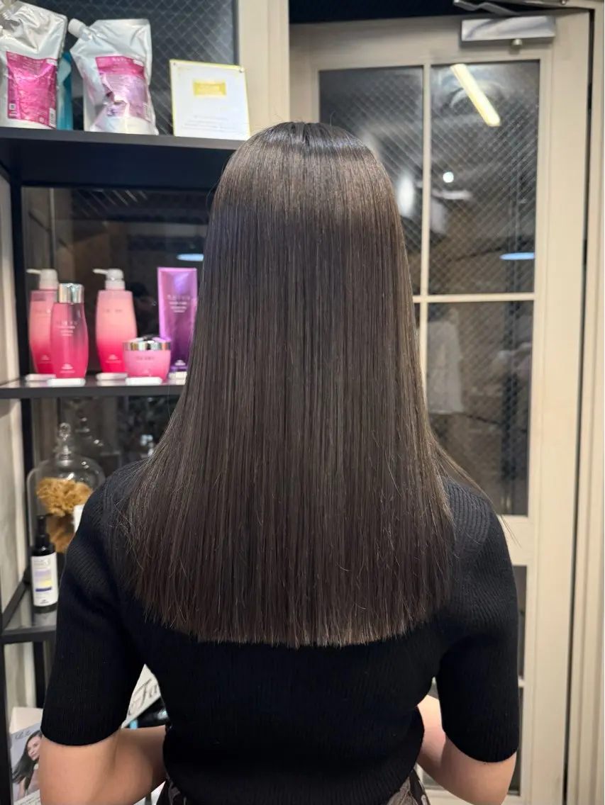 ロング カラー ミルクティー× グレージュMOMOのヘアスタイル