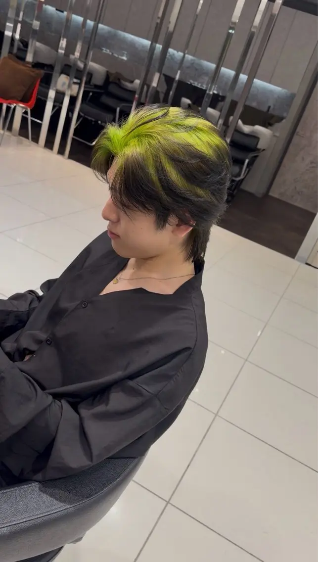 カラー メンズ 小見 桜太のヘアスタイル