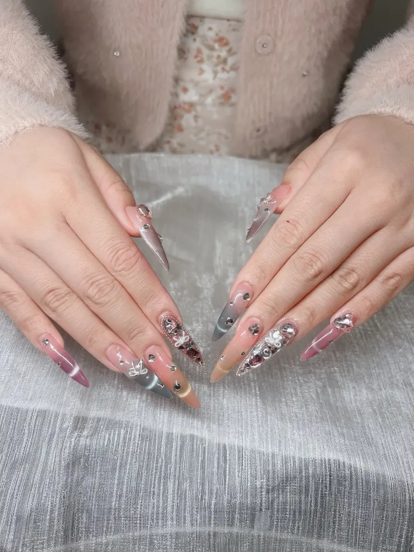 ネイル オーロラネイル チークネイル 長さ出し フットネイル フレンチネイル ハンドネイル Lee Nails チップ長さだし専門店のネイルデザイン