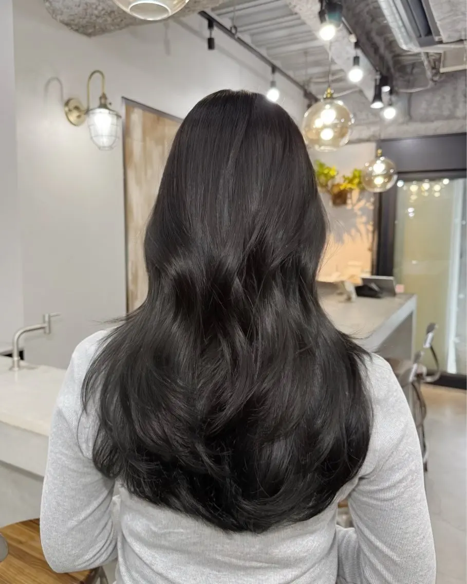 ロング カラー 黒髪 ブルーカラー ブルーブラック 韓国風ヘア レイヤーカット カット ヘアカラー トリートメント ヘアセット 韓国ヘア🫧 KAZUTOのヘアスタイル