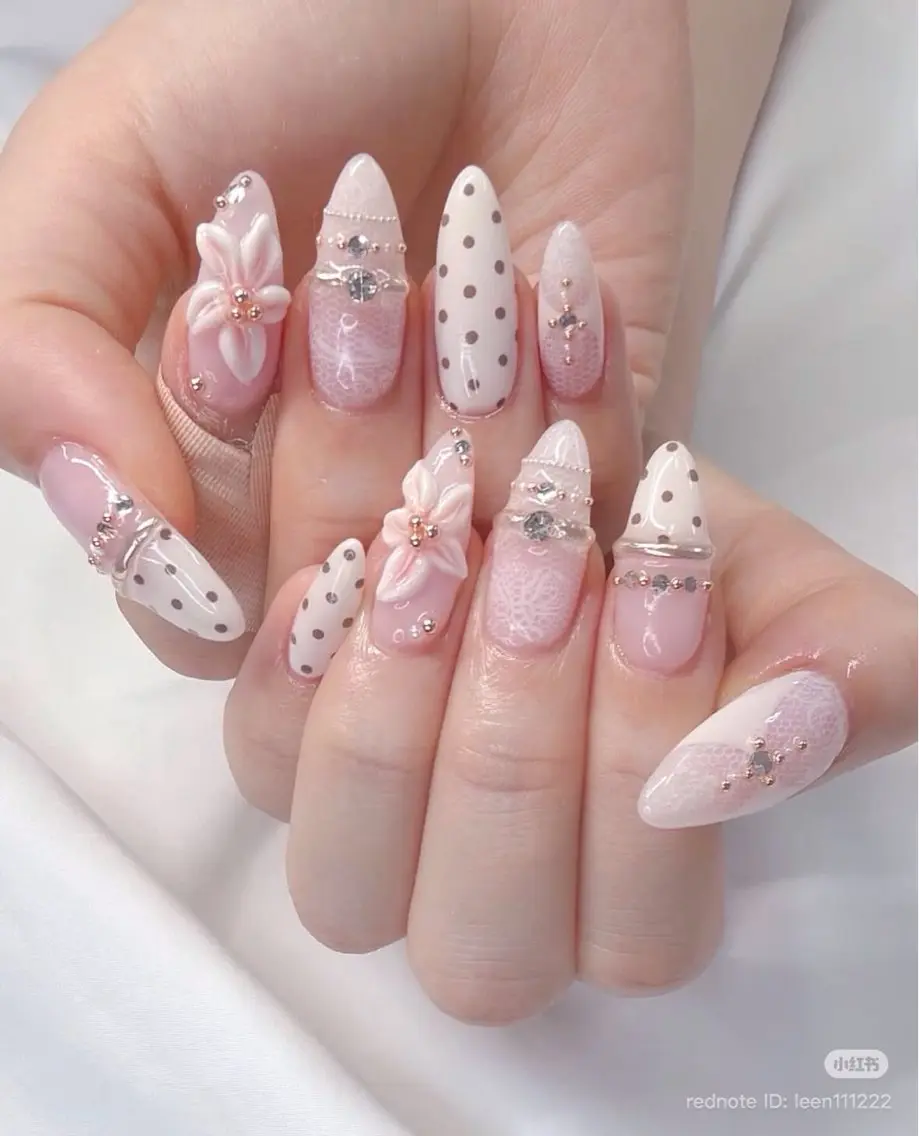 ネイル アートネイル フレンチネイル ジェルネイル キラキラネイル 韓国ネイル ハンドネイル フットネイル Emi Nailのネイルデザイン