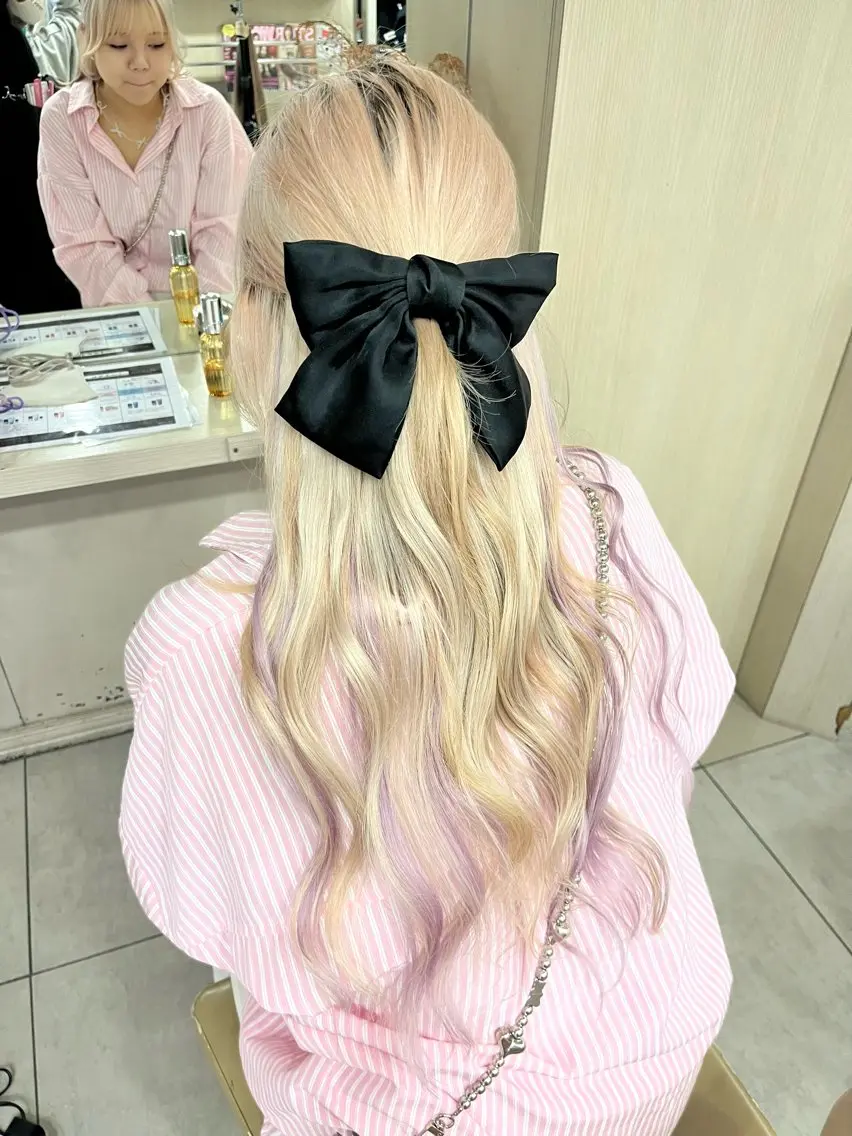 ロング エクステ エクステ ハイトーンカラー シールエクステのヘアスタイル