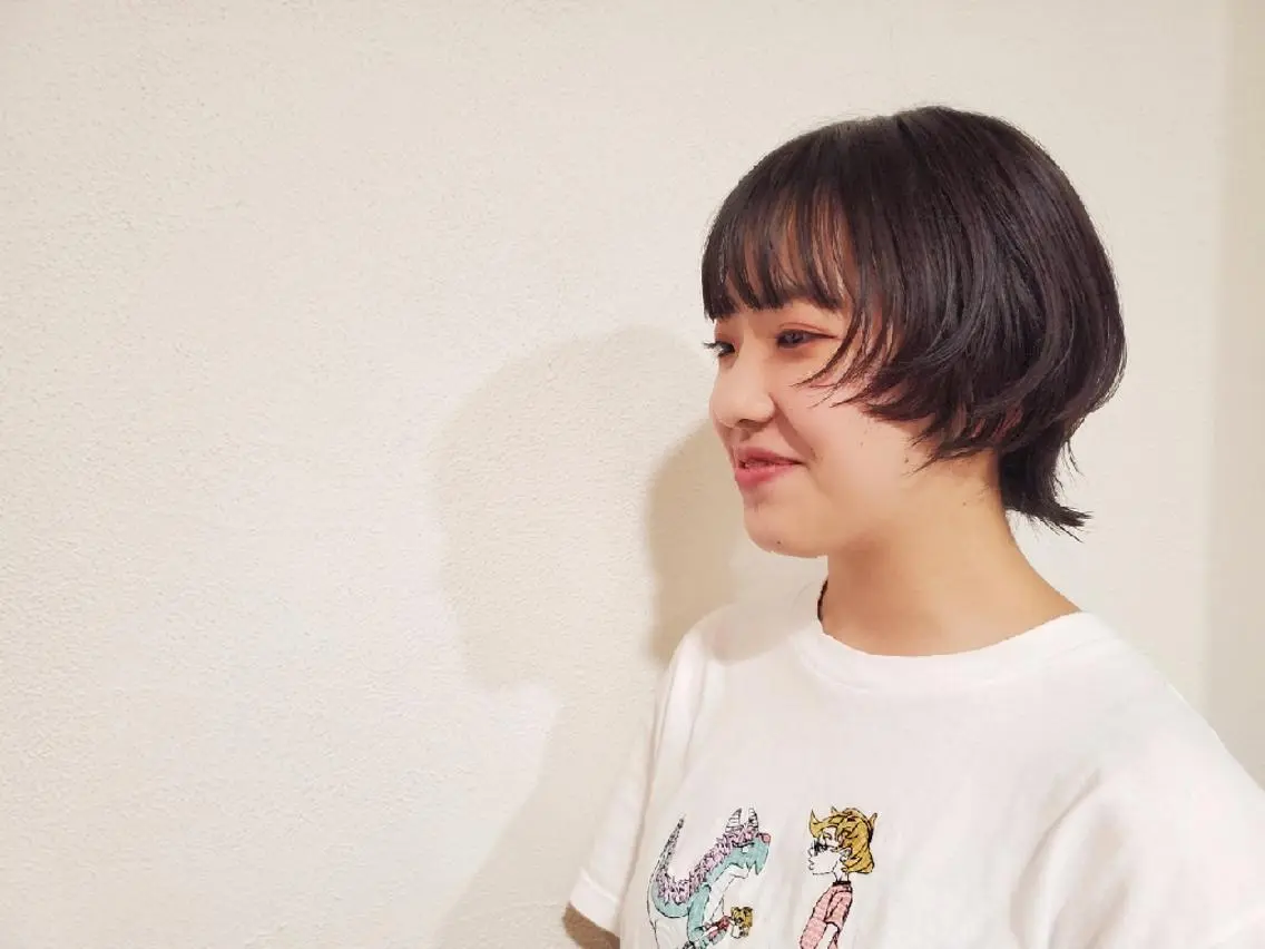 ショート カラー レイヤーカット ショートヘア 外ハネヘア ウルフカット カット ヘアカラー パ ルのヘアスタイル