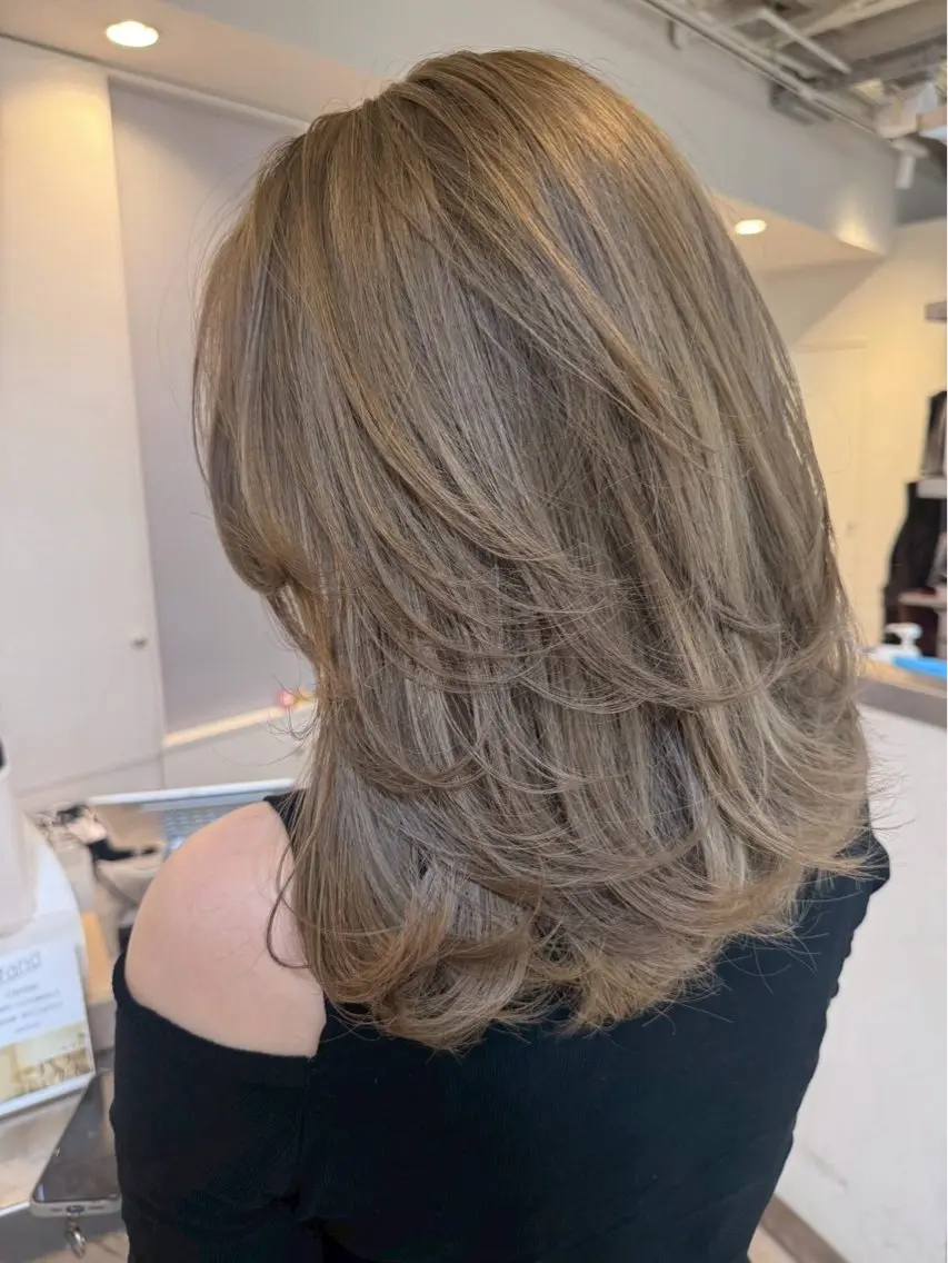 セミロング ERI. fandのヘアスタイル