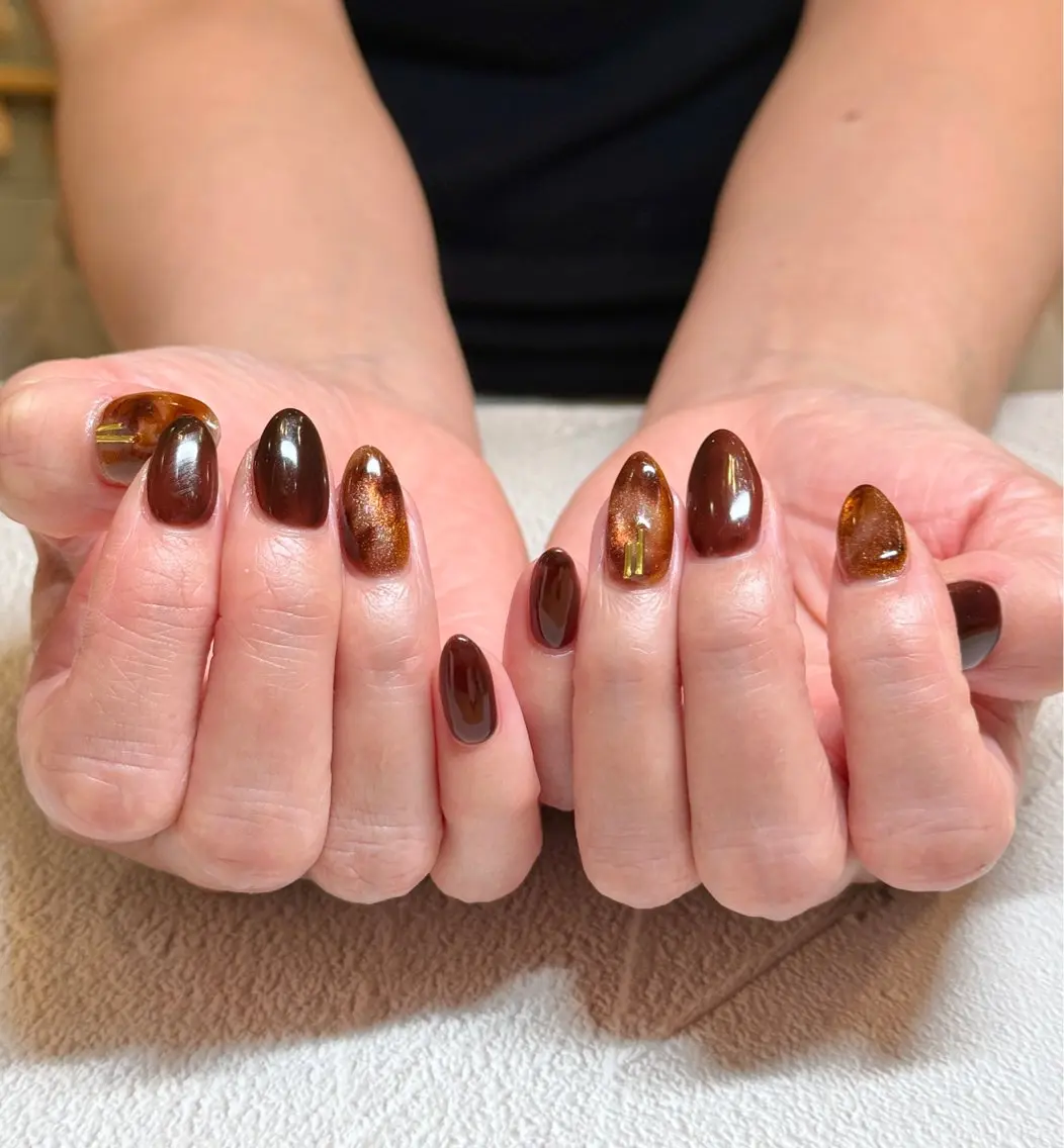 ネイル べっ甲ネイル ブラウン Nail Rea 🫧ayaka🫧のネイルデザイン