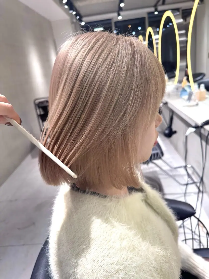 ミディアム カラー ベージュカラー ブリーチ 透明感カラー グレージュ ハイトーンカラー ヘアカラー 佐渡優 365連勤する美容師のヘアスタイル
