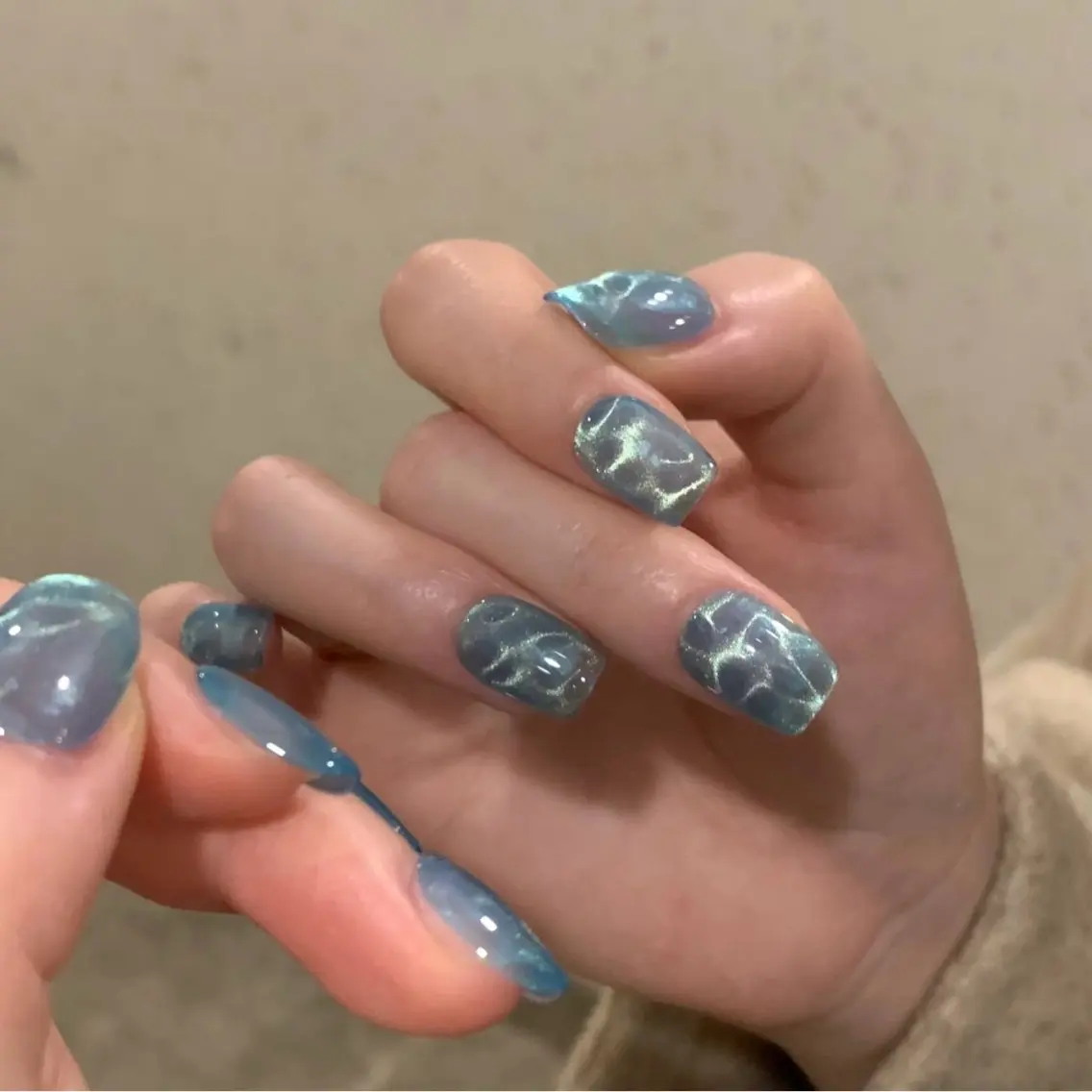 🌊夏限定うるうる水光ネイル 💅¥3980💗波打つような光で指先に透明感UP♪シンプルなのに映える韓国風デザイン✨の写真
