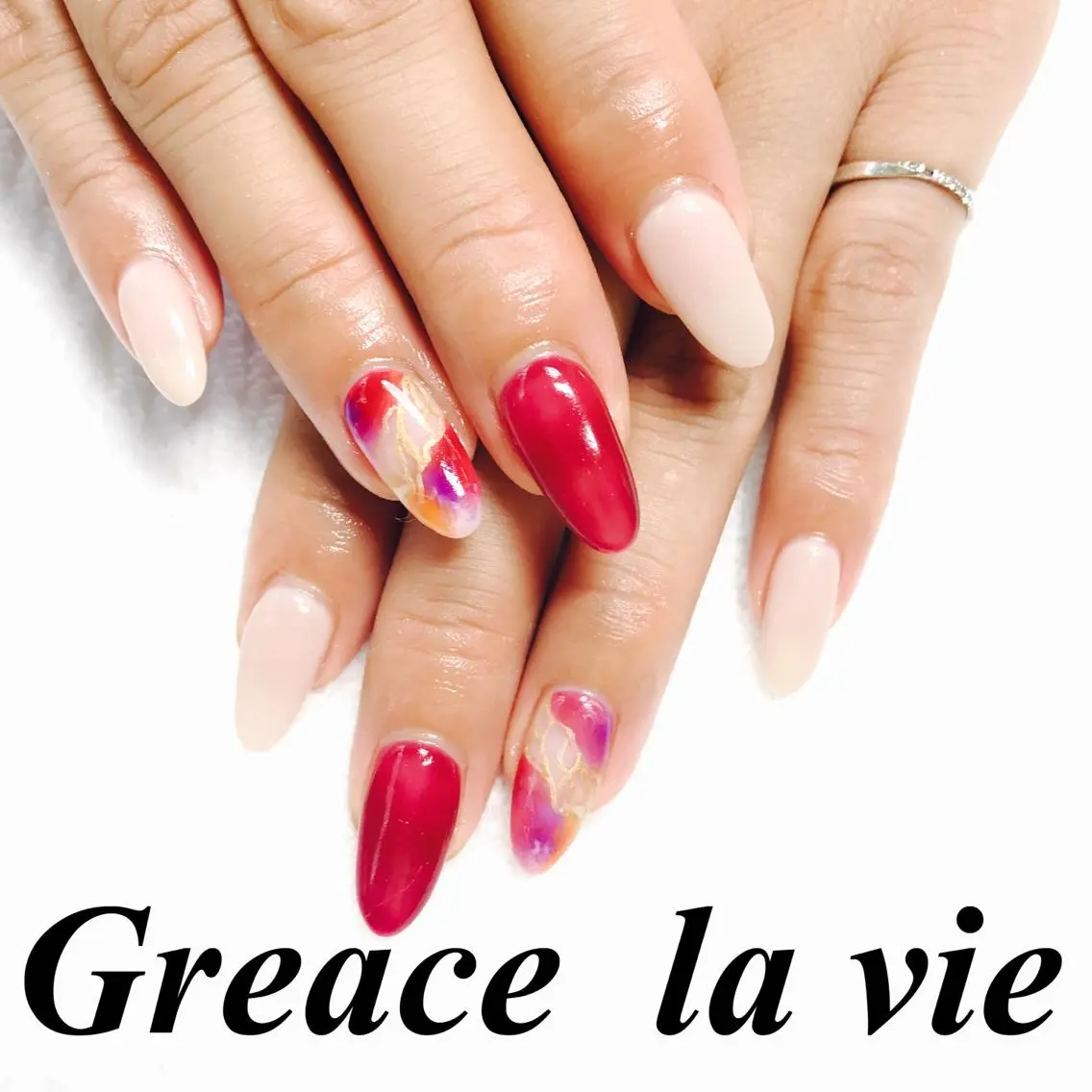 ロング カラー パーマ ヘアアレンジ キッズ ネイル マツエク・マツパ 持ち込み ニュアンスネイル ニュアンスパーマ Greace  la vieのネイルデザイン