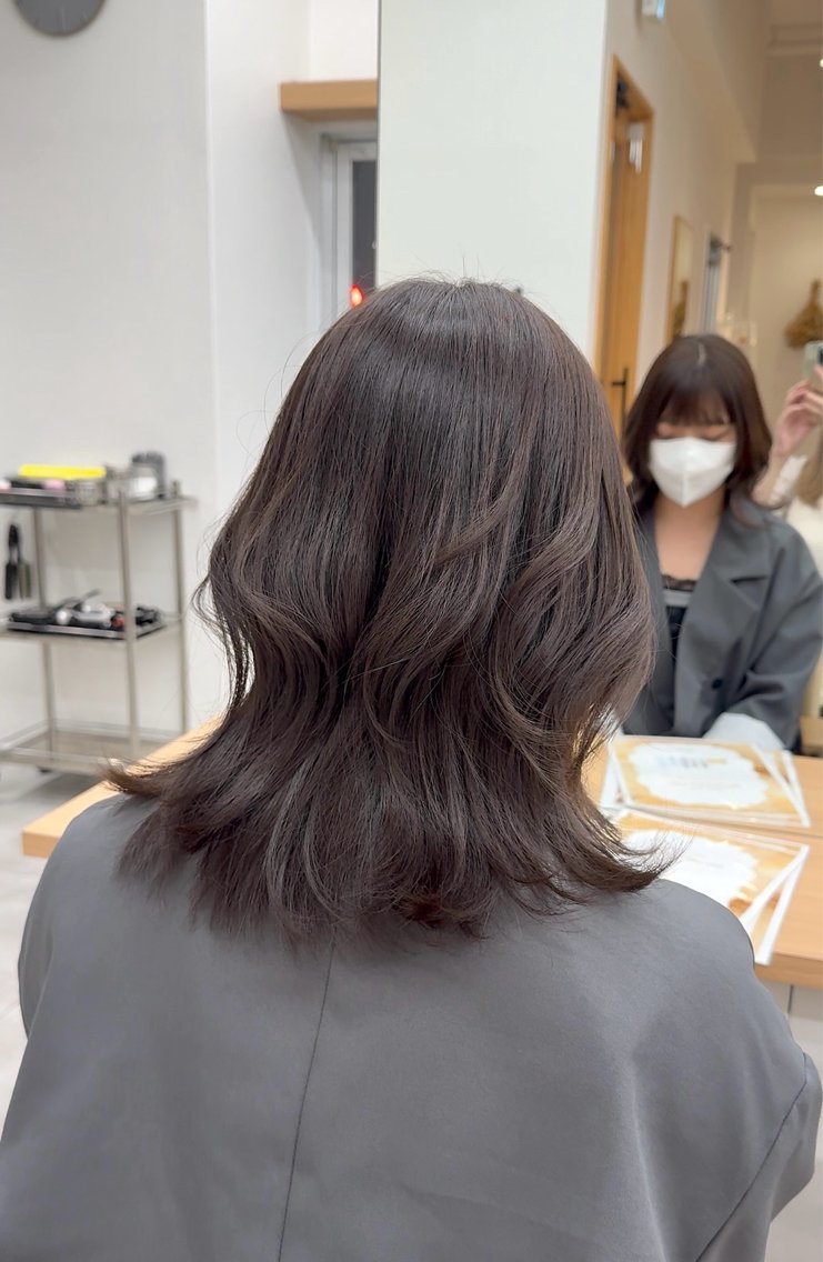 ミディアム 新田 琴美/ レイヤー/透明感のヘアスタイル