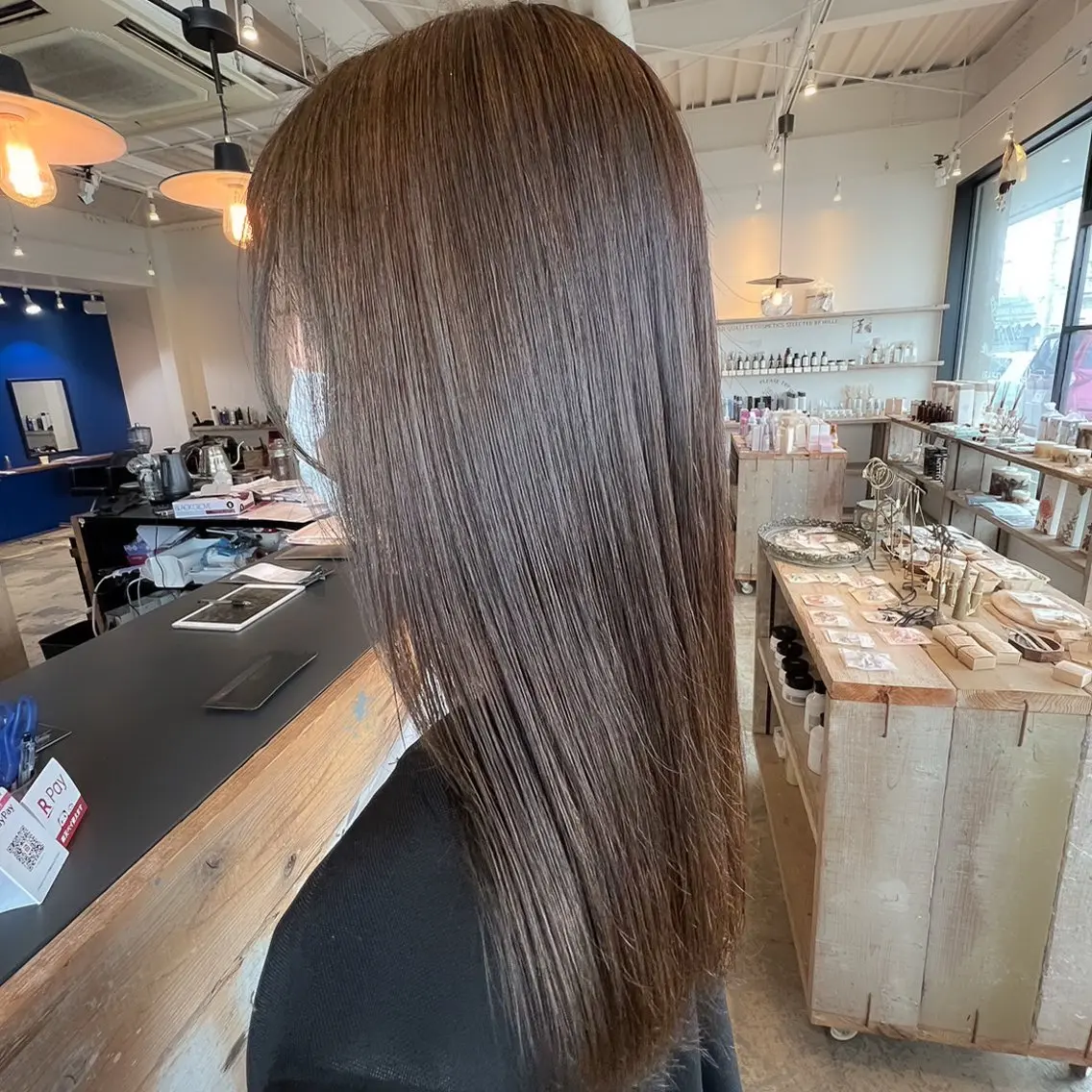 セミロング カラー ベージュカラー ダブルカラー オリーブベージュ カット ヘアカラー トリートメント 岸下 理緒のヘアスタイル