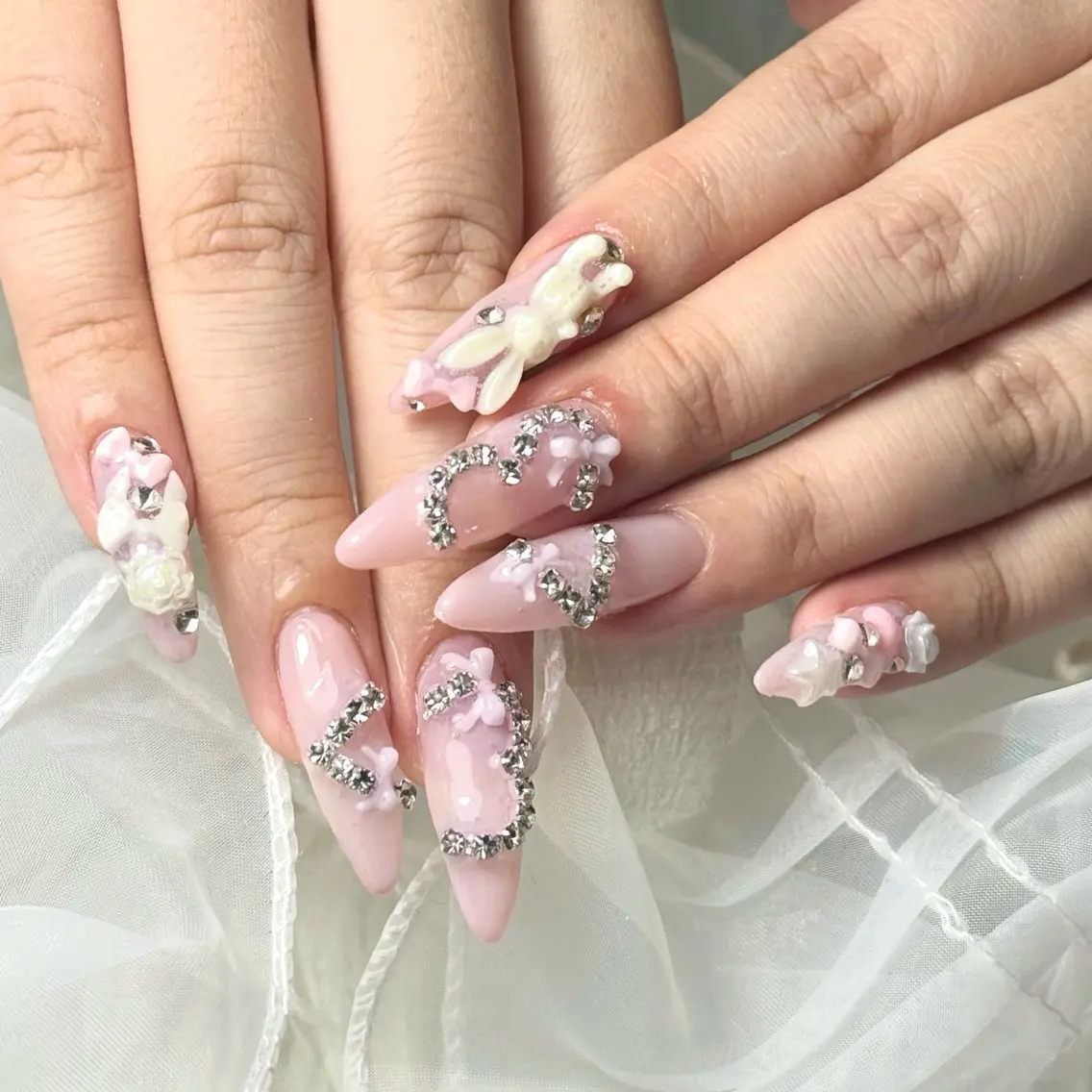 ネイル ハンドネイル ルシイ🎀新宿長さ 出しパーツ専門店のネイルデザイン