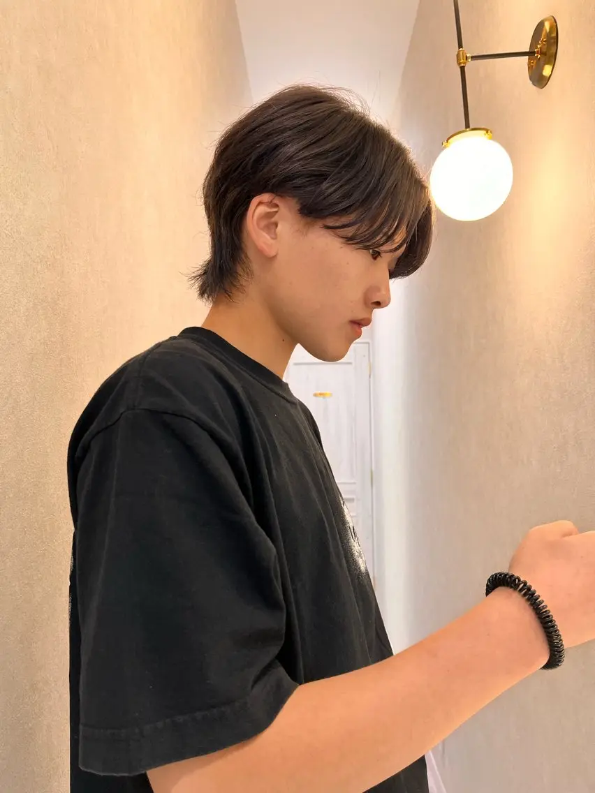 ショート カラー ベージュカラー シルバー 吉水 果穂のヘアスタイル