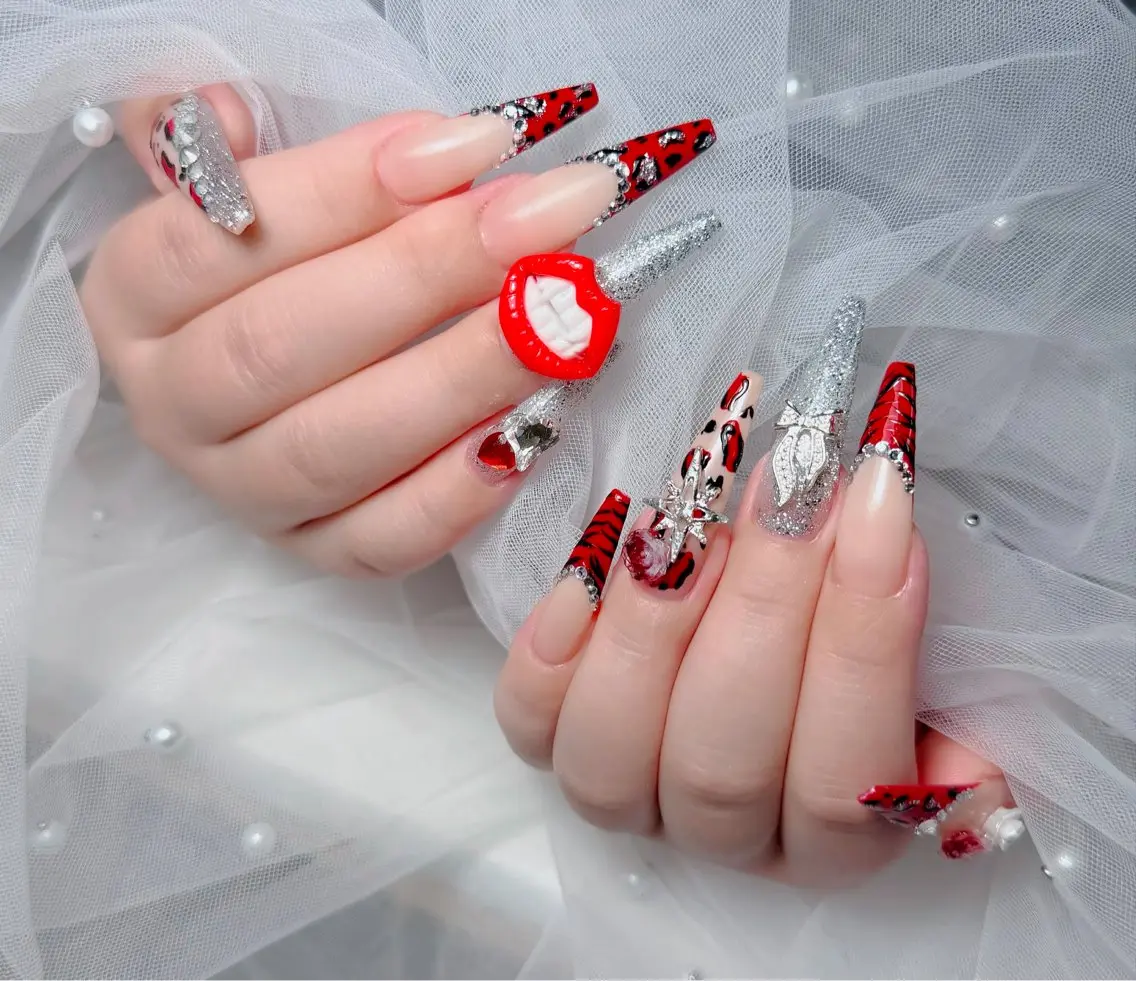 ネイル アートネイル ボルドー フレンチネイル ジェルネイル 氷ネイル・うるうるネイル ハンドネイル Julie Nail Rinのネイルデザイン