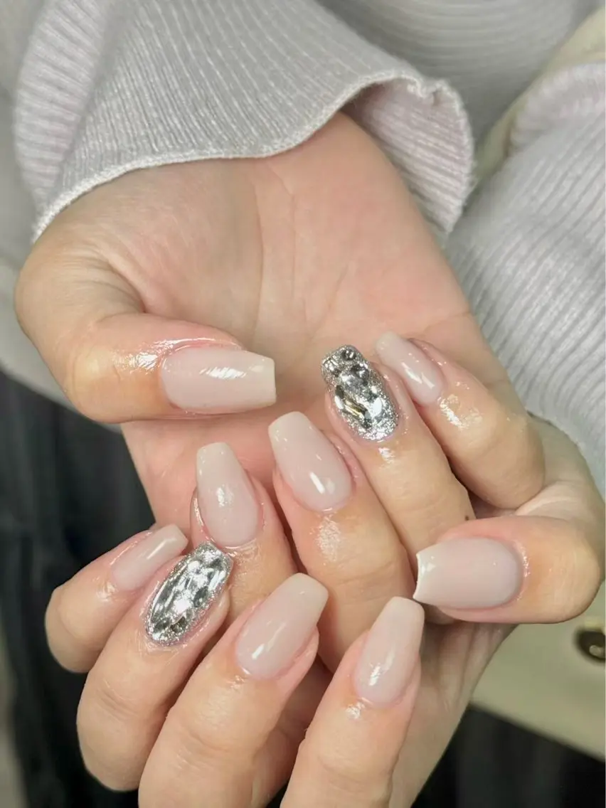 ワンカラーor ラメグラデーション+ストーン埋め尽くし2本¥6500の写真
