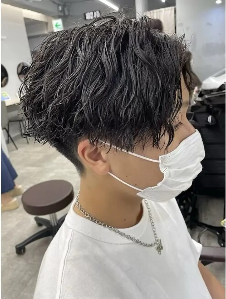 メンズ メンズパーマ 刈り上げ 波巻きパーマ カット パーマ 🔥ユウト🔥メンズ 特化/赤み消しカラーのヘアスタイル