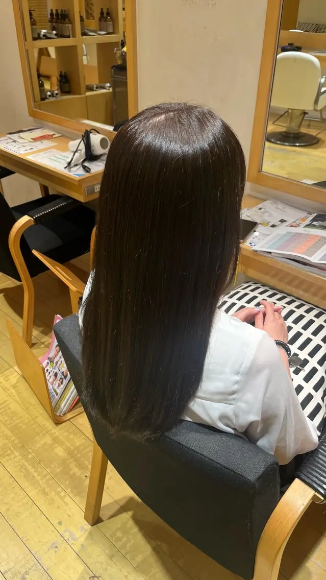 ロング カラー オリーブカラー 山口 彩水のヘアスタイル