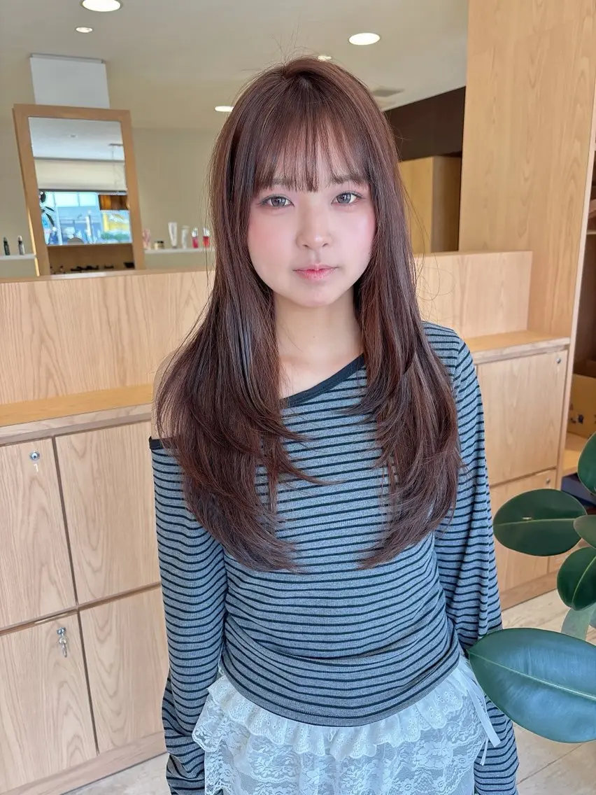ロング レイヤーカット カット ヘアカラー 安藤 ひなたのヘアスタイル