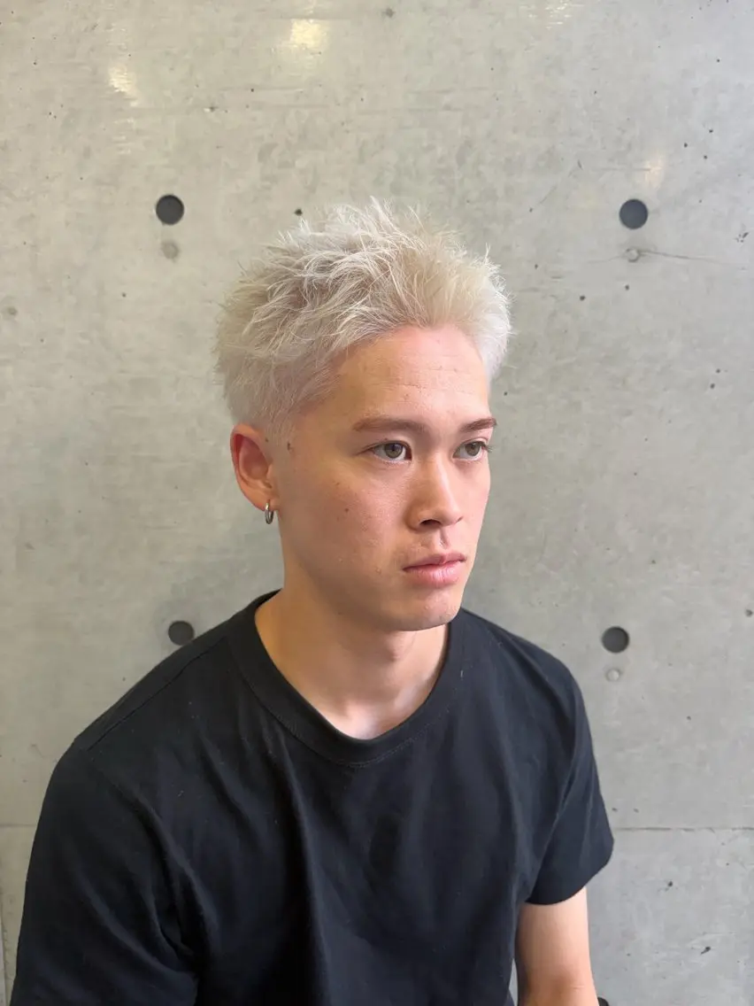 ショート カラー メンズ メンズブリーチ メンズハイトーン スパイキーショート ブリーチ ブロンド カット ヘアカラー RYUSEI/メンズ スタイル/パーマの眉毛・アイブロウイメージ