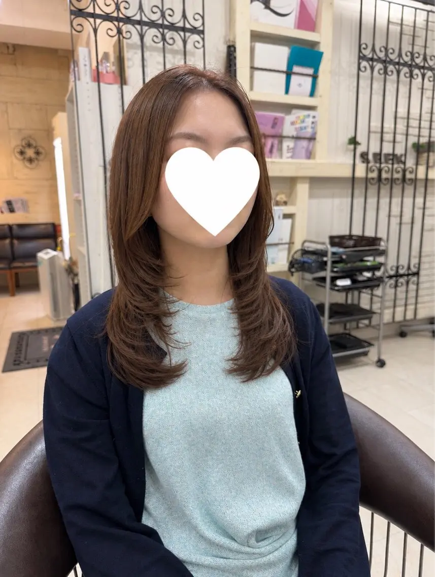 ミディアム カラー 地毛風ストレート 早坂裕真のヘアスタイル