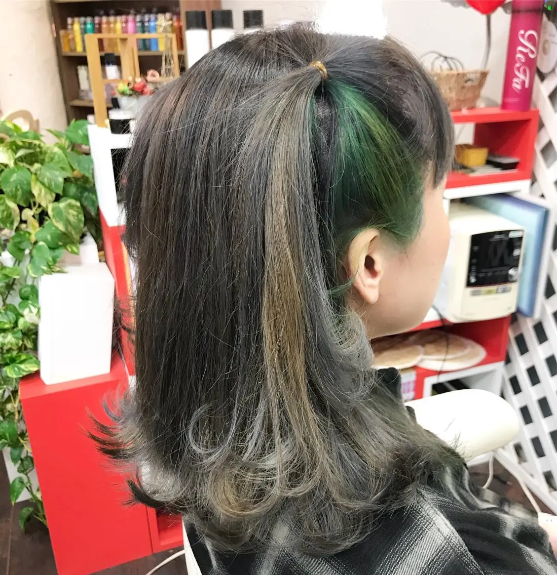 セミロング カラー 岩谷/ブリーチ 🪽透明感カラーのヘアスタイル