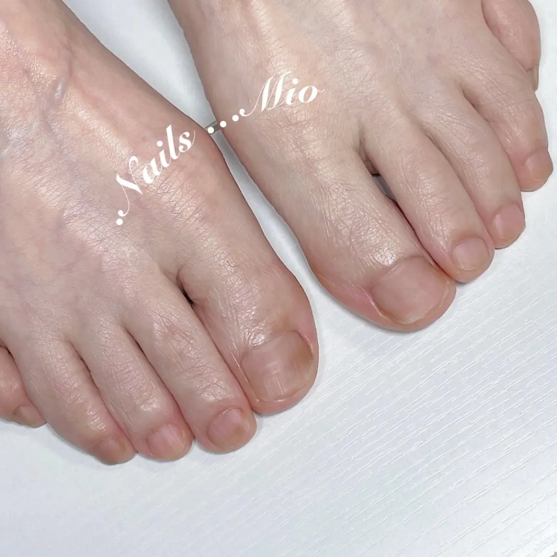 ネイル フットネイル 赤色 .Nails Mio 赤羽西ネイルサロンのネイルデザイン