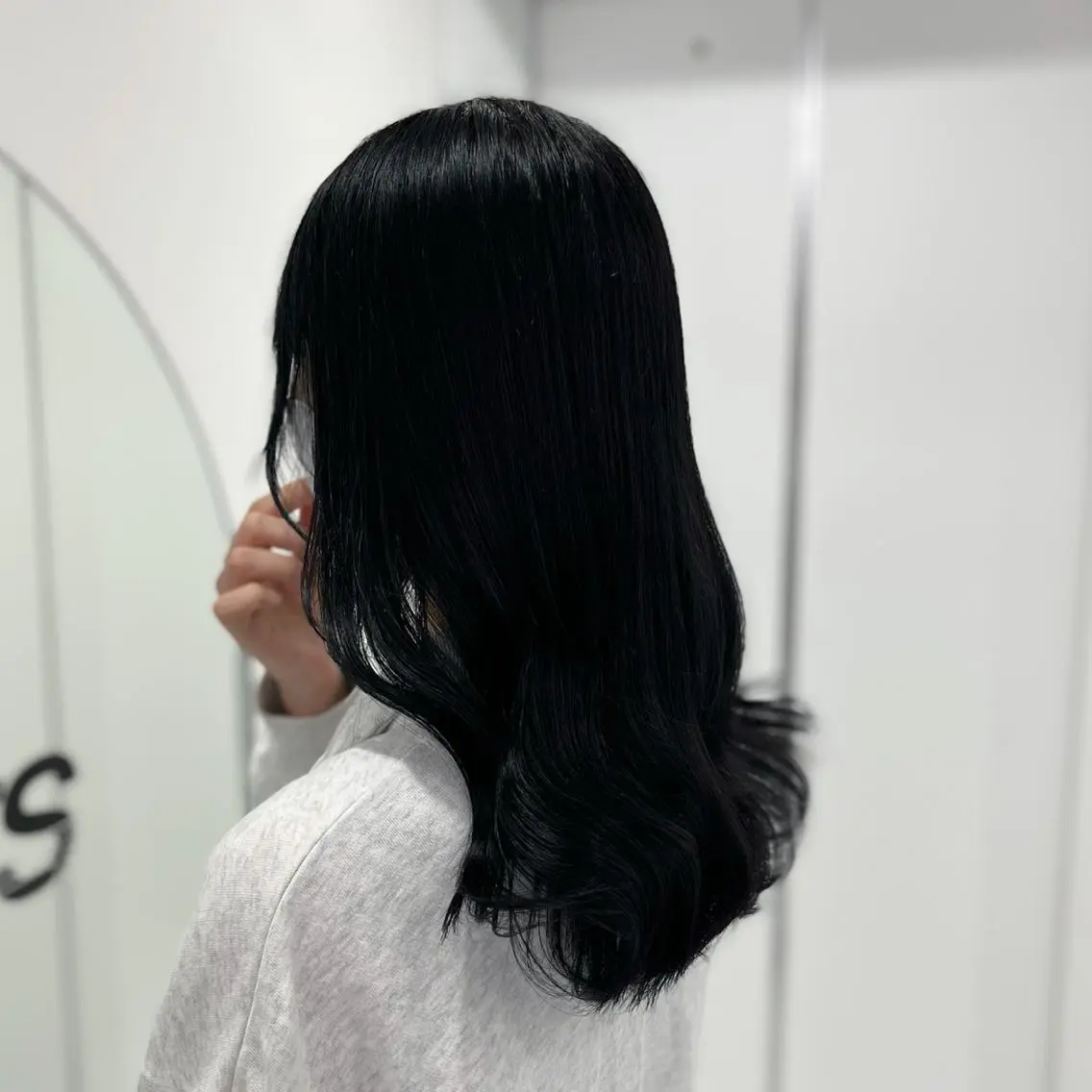 ロング パーマ 🩵色落ち可愛い 寒色カラー🩵のヘアスタイル