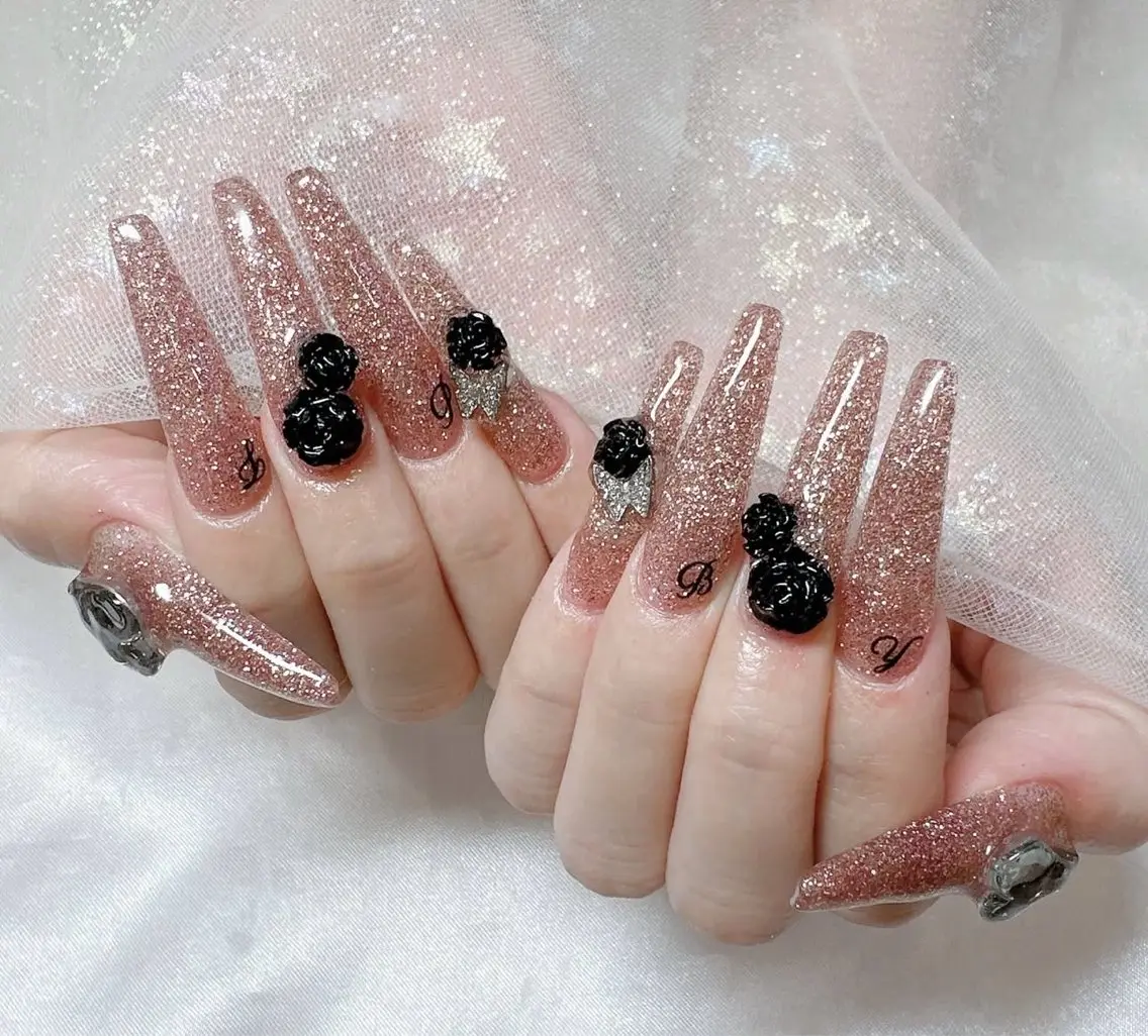 ネイル グラデーション キラキラネイル ワンカラーネイル 冬ネイル Jenn Nail Salonのネイルデザイン
