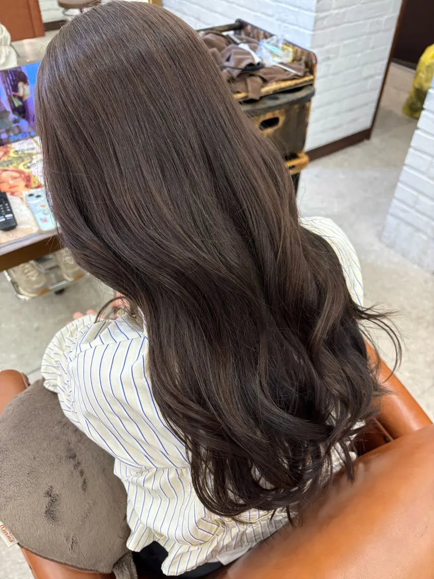 ロング ヘアカラー 湯浅 菜月のヘアスタイル