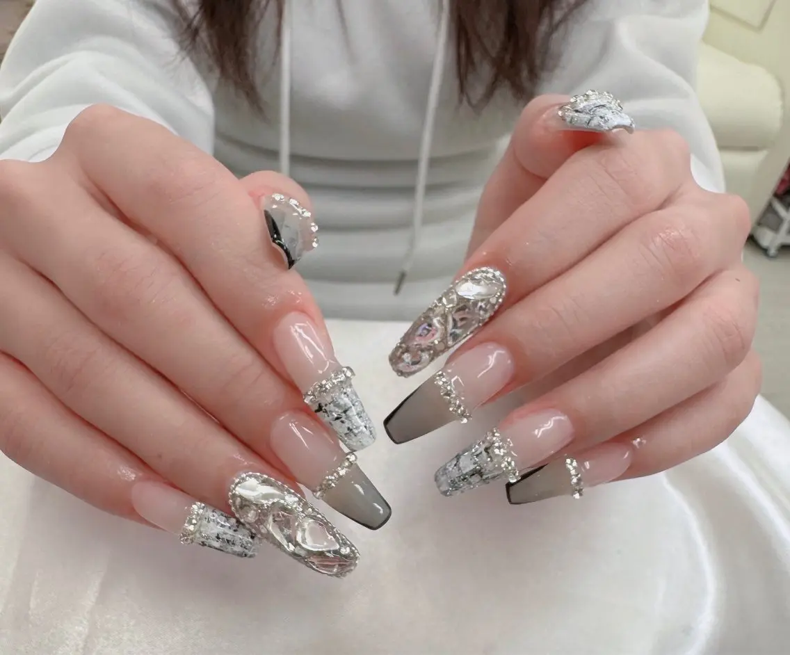 ネイル オーロラネイル フレンチネイル ジェルネイル ハロウィン キラキラネイル H.baby Nail Salonのネイルデザイン